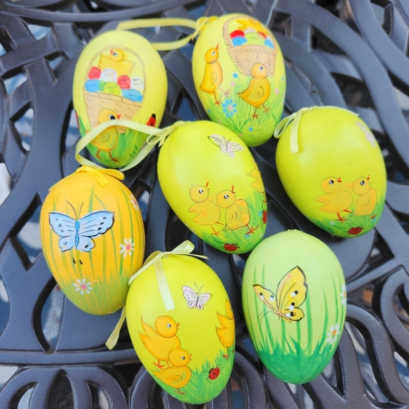 7 Painted Hanging Easter Eggs - Picture 2 of 8